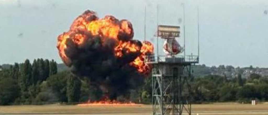Video: conmoción en Londres por un avión que se estrelló al despegar