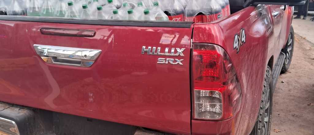 Llenaron una camioneta de Coca y Fernet y estafaron a un comercio en Las Heras