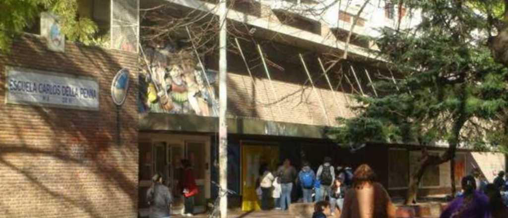 Brutal agresi&oacute;n en una escuela: una madre le clav&oacute; una lapicera al director