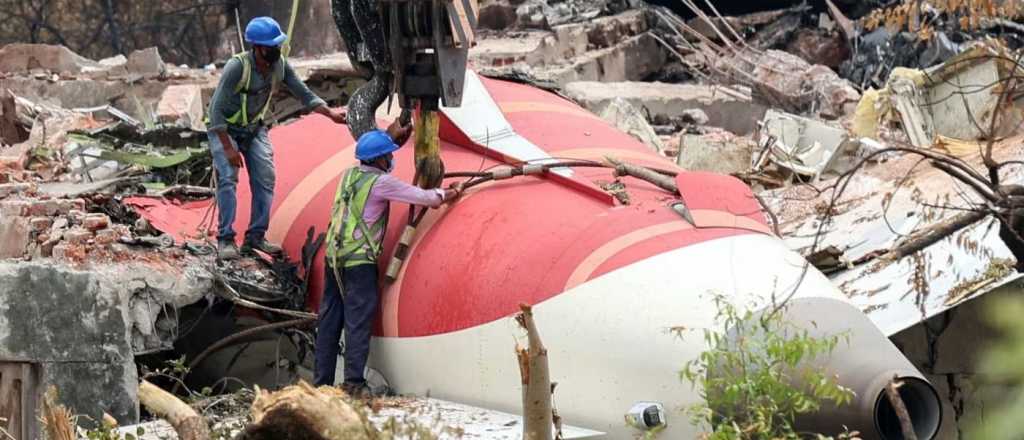 La tragedia aérea en India podría haber sido intencional: 260 muertos
