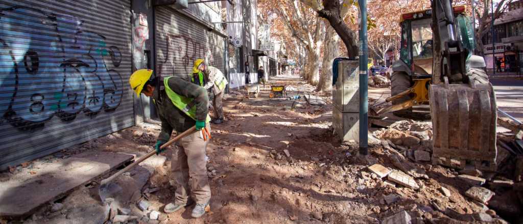 Así avanzan las veredas de la calle Godoy Cruz de Ciudad