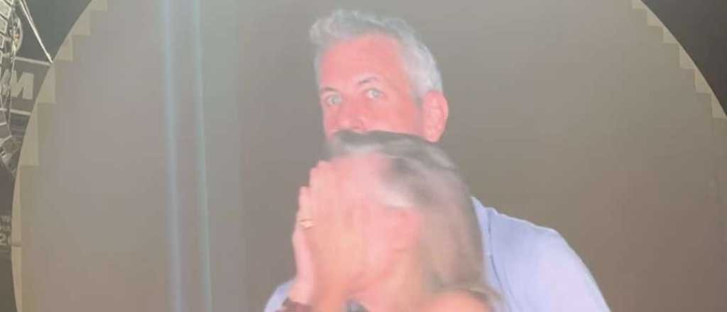 Blooper en show de Coldplay: un CEO fue filmado "de trampa"