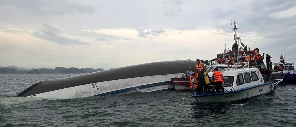 Vietnam: al menos 38 muertos en naufragio de barco tur&iacute;stico