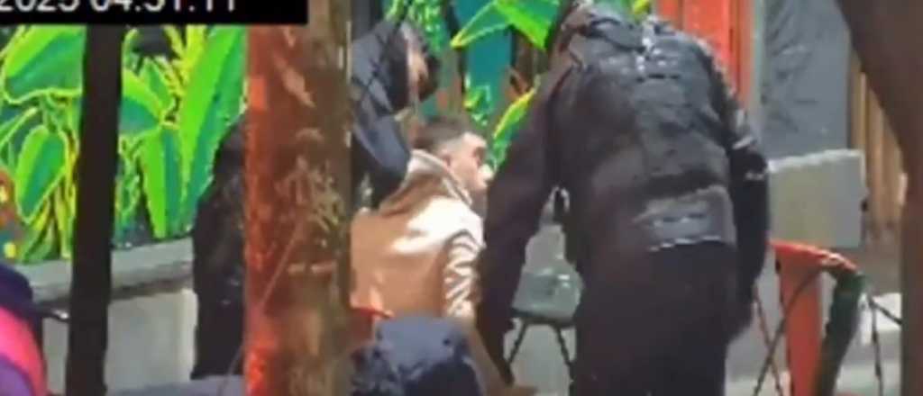 Video: tenía un revólver y estaba en un reconocido bar de Godoy Cruz