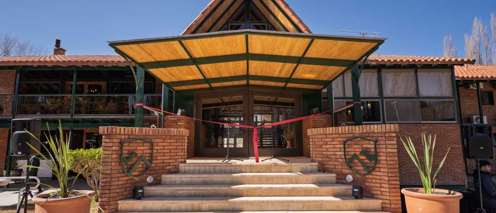 Un hotel emblemático de Uspallata reabrió tras años de abandono