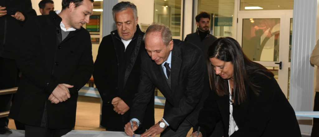 Cornejo y Rufeil inauguraron el micro hospital de Palmira