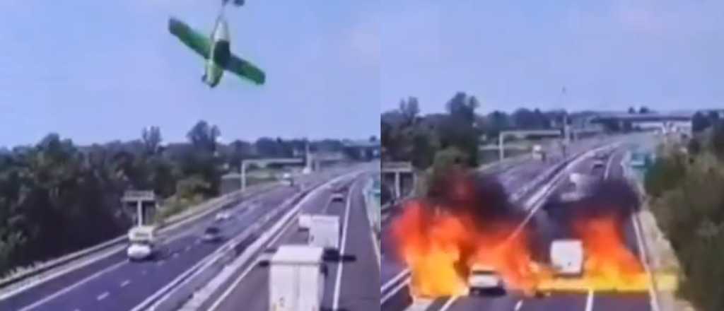 Video: un avión cayó en una autopista y murieron dos personas