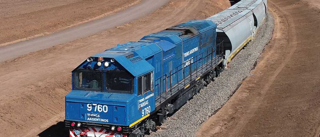 Un gigante minero quiere quedarse con Belgrano Cargas