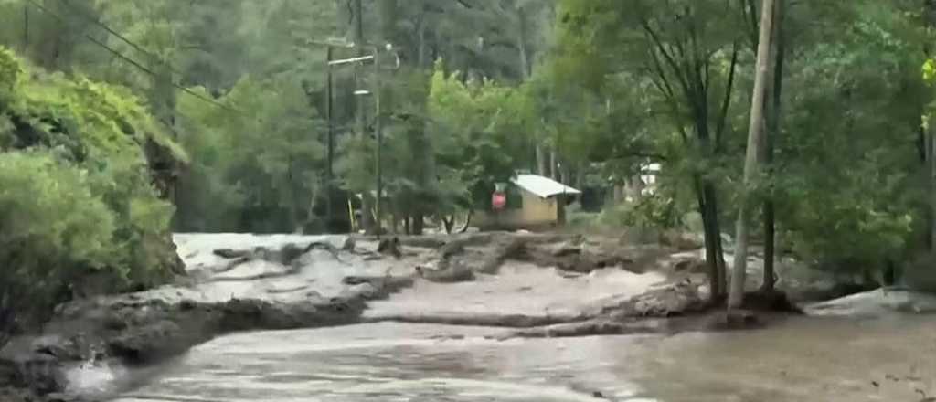 Video: inundaciones repentinas en EEUU generan destrucción y desbordes