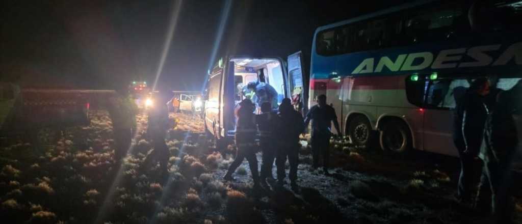 Quedan cinco personas internadas por la tragedia de Andesmar en Santa Cruz