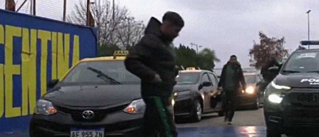 Insólito: el plantel de San Martín (SJ) llegó ¡en 10 taxis! al Gigante de Arroyito