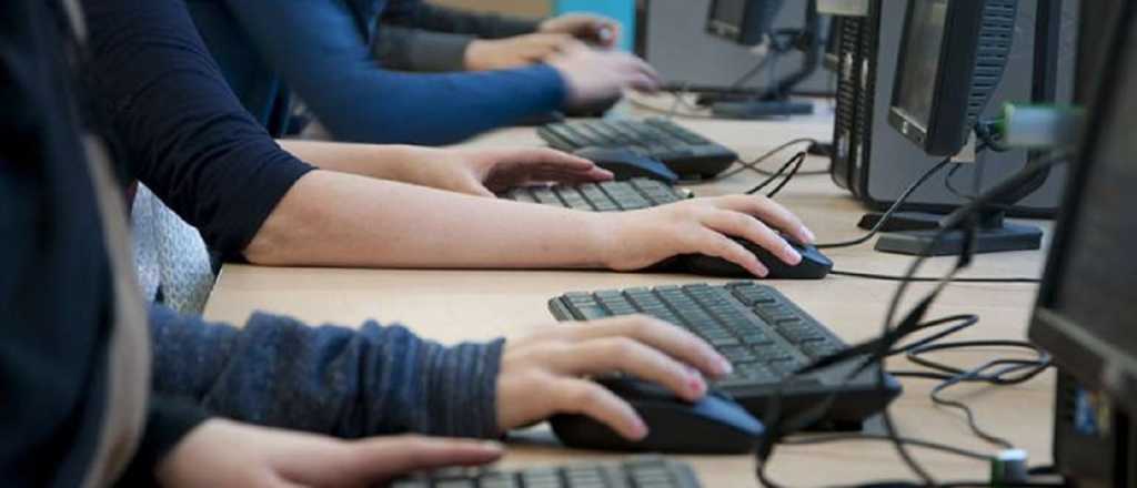 El contrato millonario para llevar internet a las escuelas, en la mira