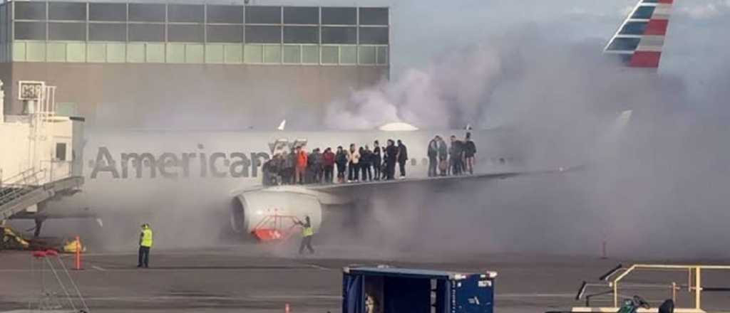 Video: se incendió un avión y evacuaron a los pasajeros entre las llamas