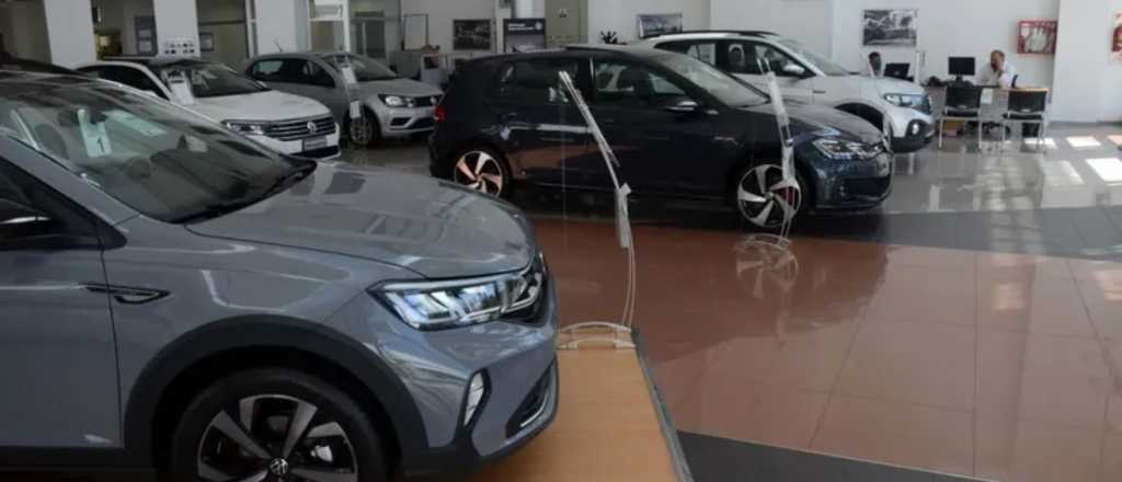 El patentamiento de 0 km cayó casi 37% intermensual en febrero