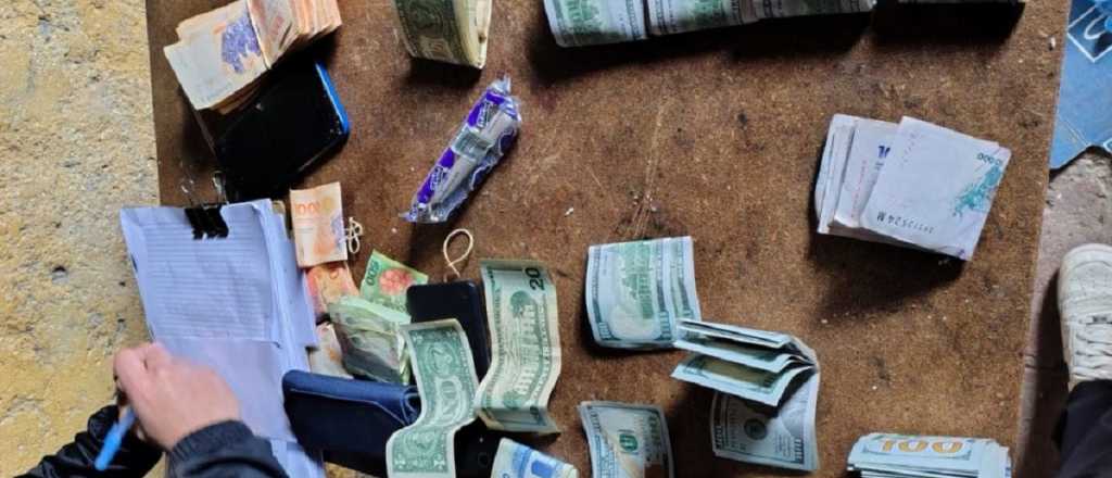 Una empleada dom&eacute;stica rob&oacute; millones escondidos en una Biblia en San Rafael