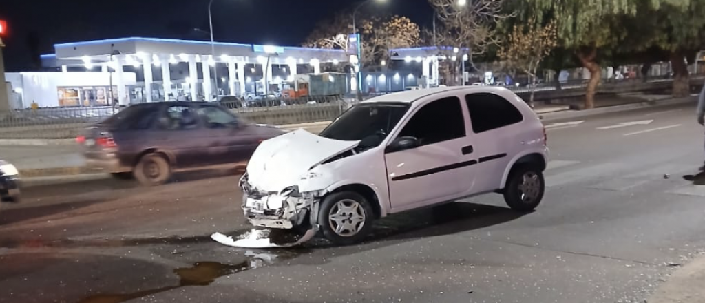 Choque y vuelco en la Costanera
