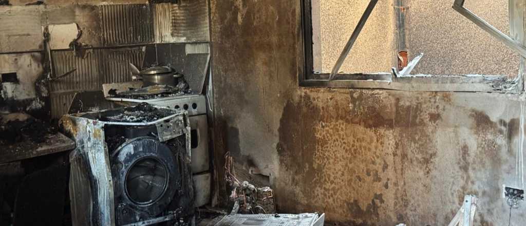 Se prendió fuego una casa en Guaymallén y el dueño se salvó de milagro