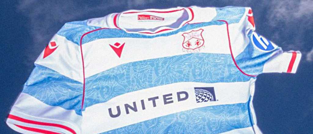 El club británico que sorprendió a todos con una camiseta bien argentina