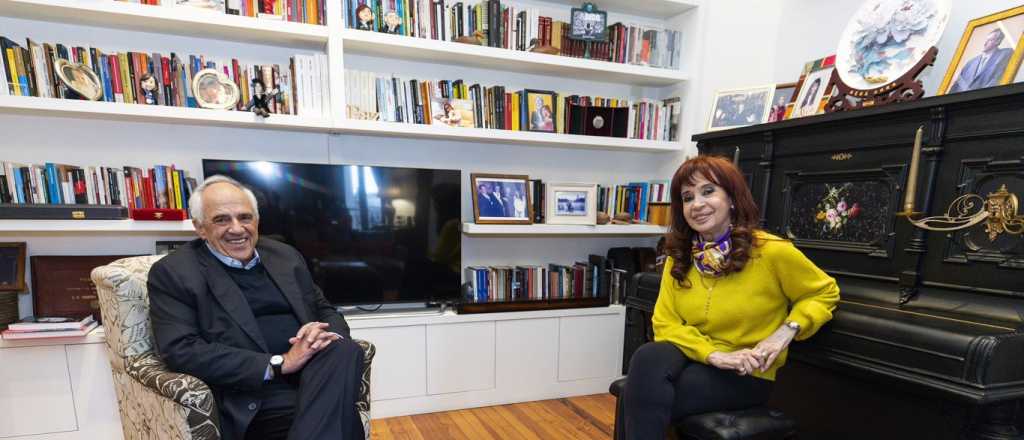 CFK recibió en su departamento a un expresidente colombiano