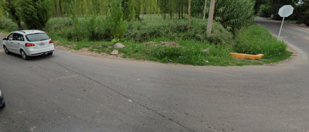 Borracho cayó con su auto en una acequia en Los Corralitos