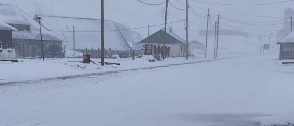 Los pasos a Chile siguen cerrados por las nevadas