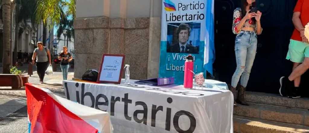 Los mileístas "blue" de Mendoza oficializaron a sus candidatos