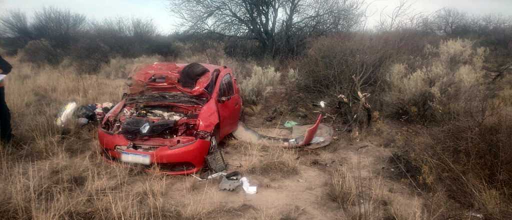 Un matrimonio y su hijo volcaron en el Sur provincial