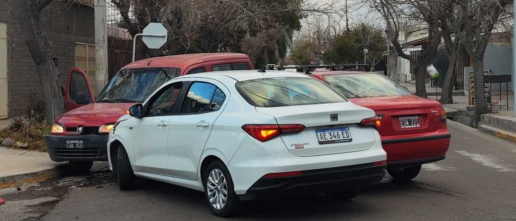 Aparatoso triple choque en una esquina de Dorrego