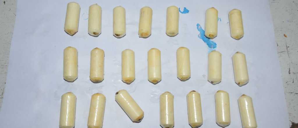 Detuvieron a dos bolivianas que tra&iacute;an c&aacute;psulas de coca&iacute;na a Mendoza