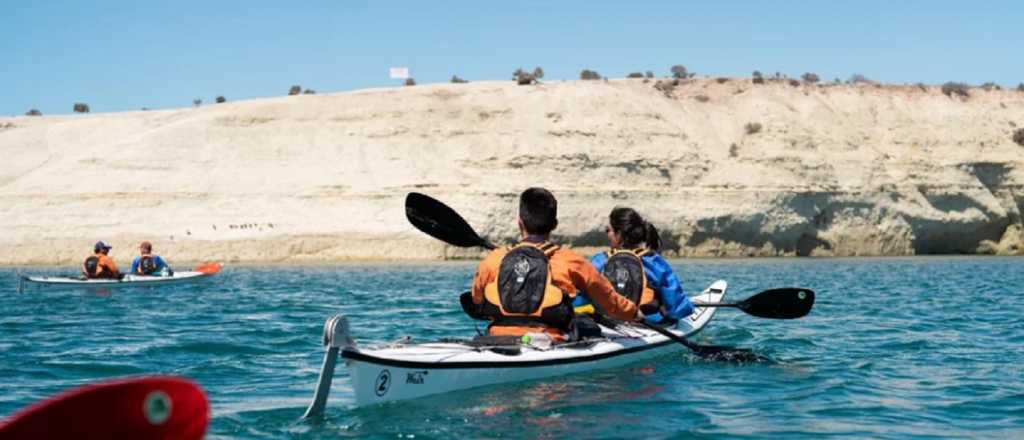 Ofrecía paseos gratis en kayak y abusó de mujeres: fue detenido 