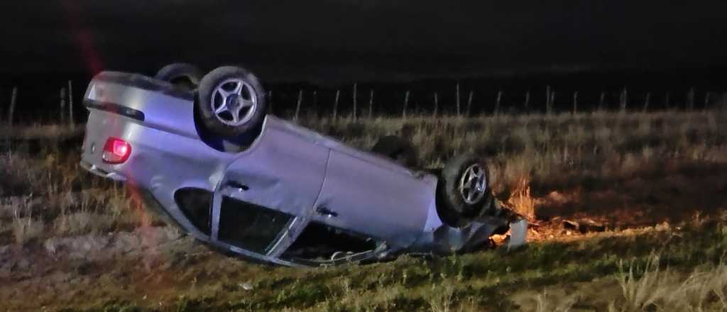 San Carlos: un joven volcó en solitario y está grave