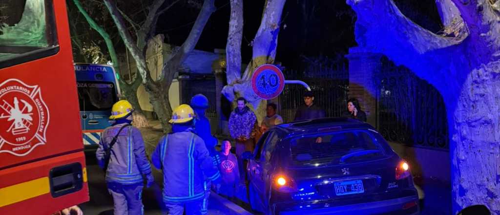 Perdió el control de su auto y cayó a una acequia en Guaymallén