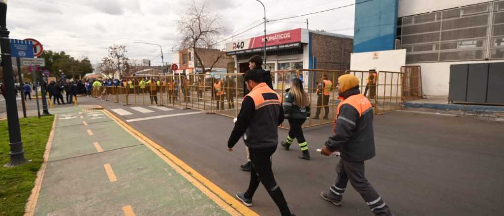 Godoy Cruz activó el operativo de limpieza para retirar basura del Gambarte