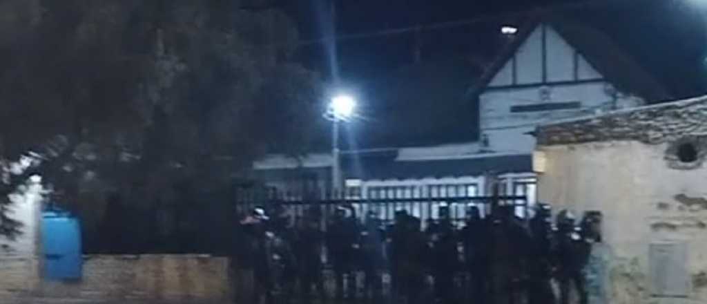 Incidentes en la puerta de la cárcel de San Rafael por la muerte de un preso