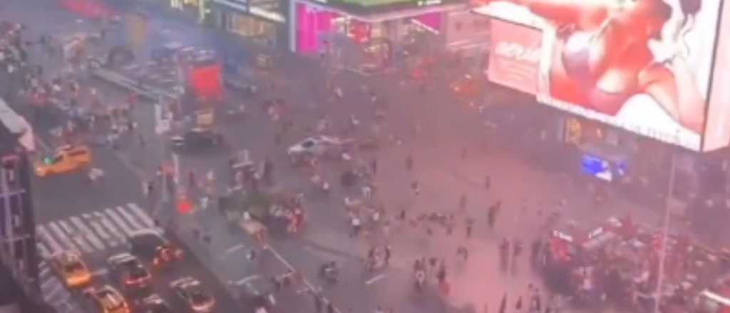 Terror en Times Square: un adolescente abri&oacute; fuego y dej&oacute; varios heridos