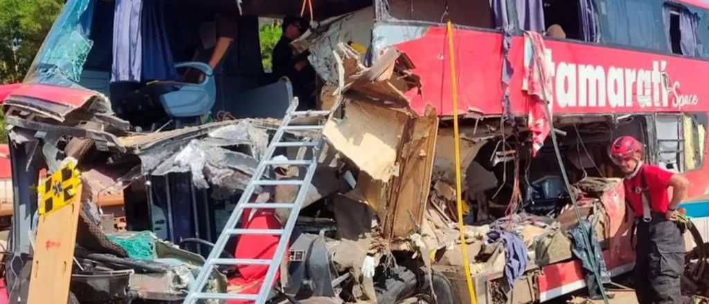 Once muertos dej&oacute; el choque de un micro tur&iacute;stico en Brasil