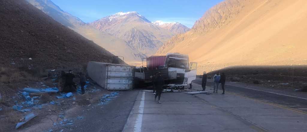 Dos camiones chocaron en Alta Montaña