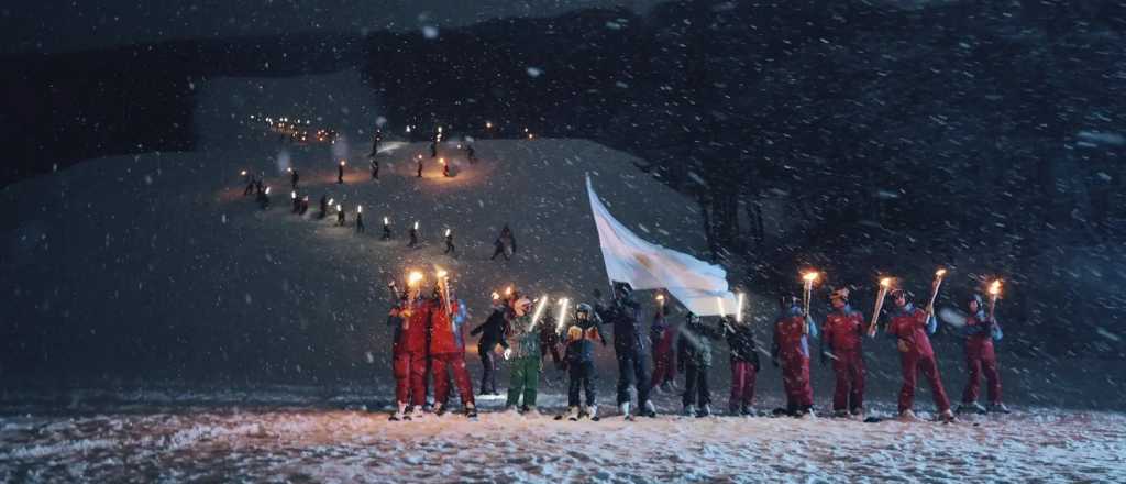 Videos: así es la increíble "bajada de las antorchas" que se realizó en Ushuaia