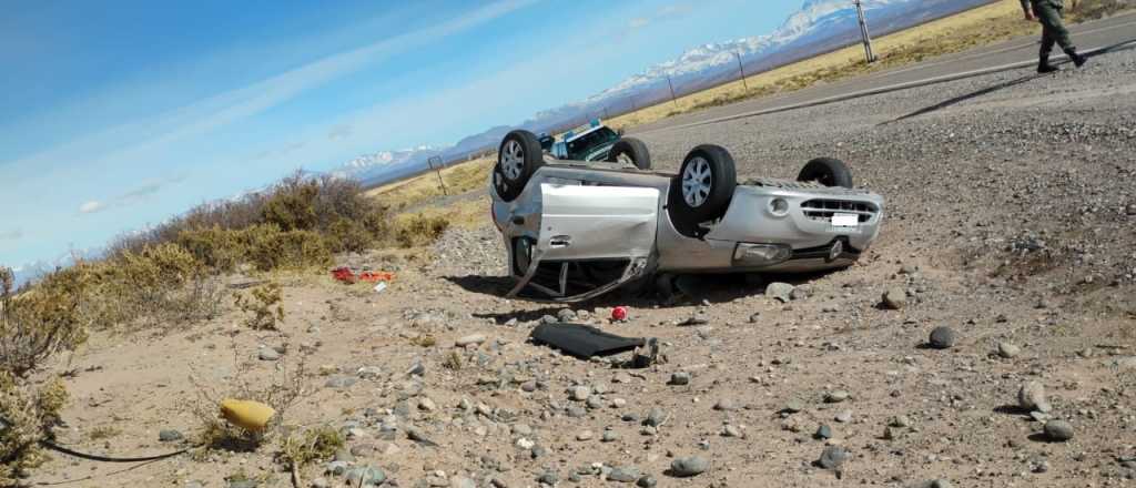 Dos personas volcaron en San Rafael y terminaron hospitalizadas