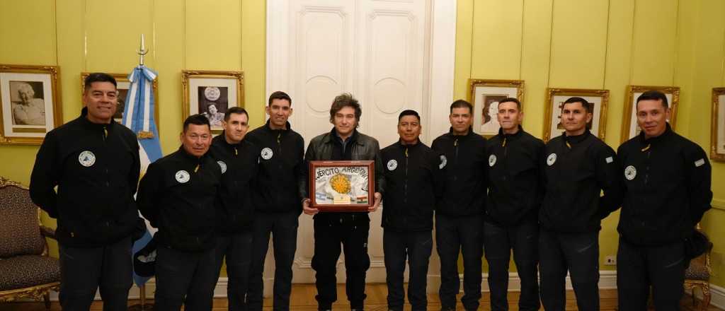 Milei recibió a los mendocinos que hicieron cumbre en el Himalaya