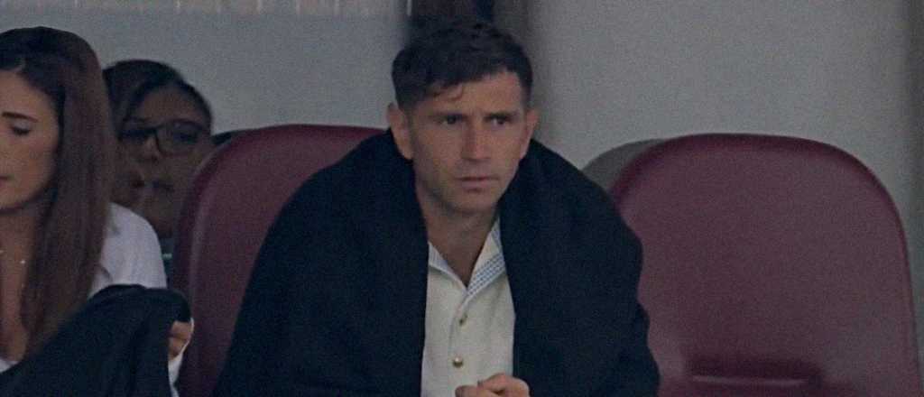 Empezó la Premier y Dibu Martínez no jugó ¿qué pasará con su futuro?