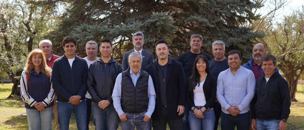 Presentan a los candidatos del Frente LLA + Cambia Mendoza