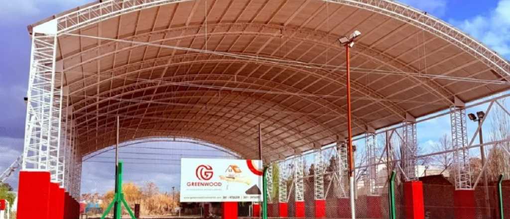 Avanza la construcción del microestadio del Club Obras