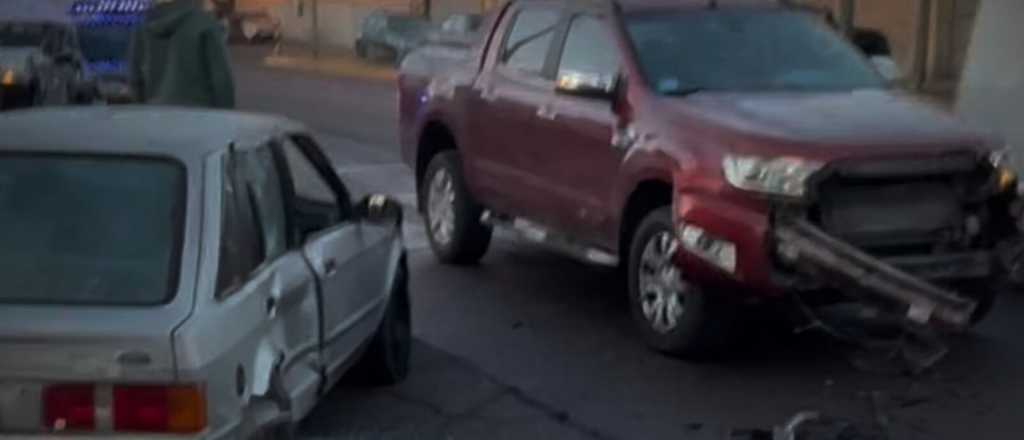 Triple choque en Guaymall&eacute;n: intento de fuga y detenidos