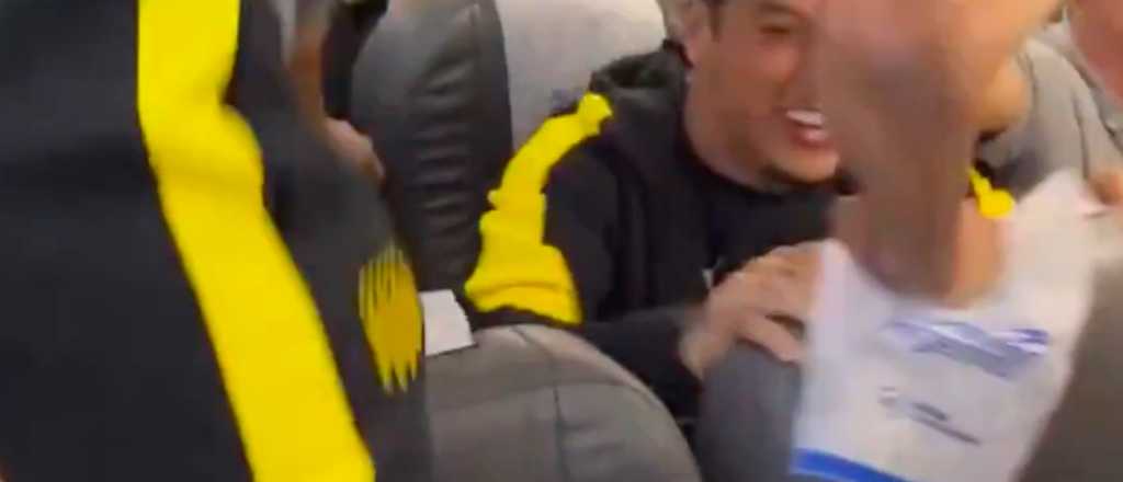 El plantel de Peñarol generó caos en el vuelo rumbo a Buenos Aires