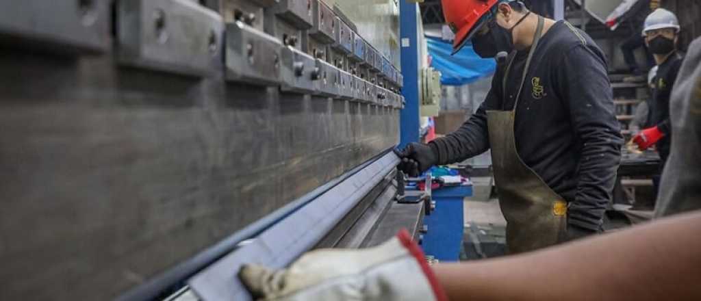 Empleo registrado en números: qué sectores cayeron y cuáles crecieron en el país