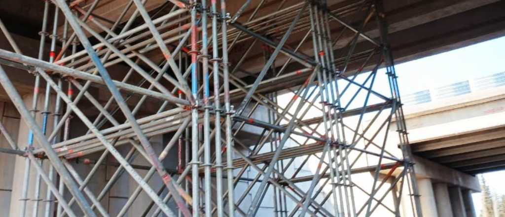 Apuntalan puentes de la Variante Palmira para que pase el reactor de IMPSA