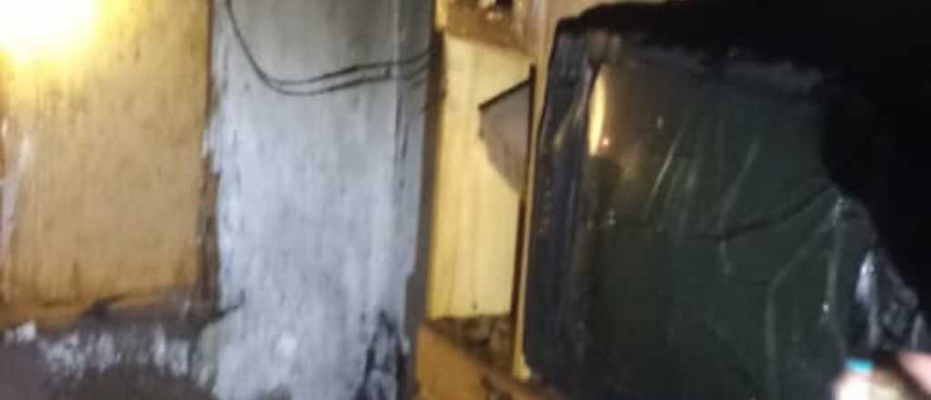 Rivadavia: un incendio en su casa los despertó y se salvaron de milagro