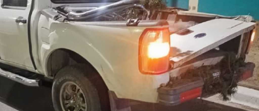 Dos vehículos incendiados y una camioneta aplastada por un árbol en el Este