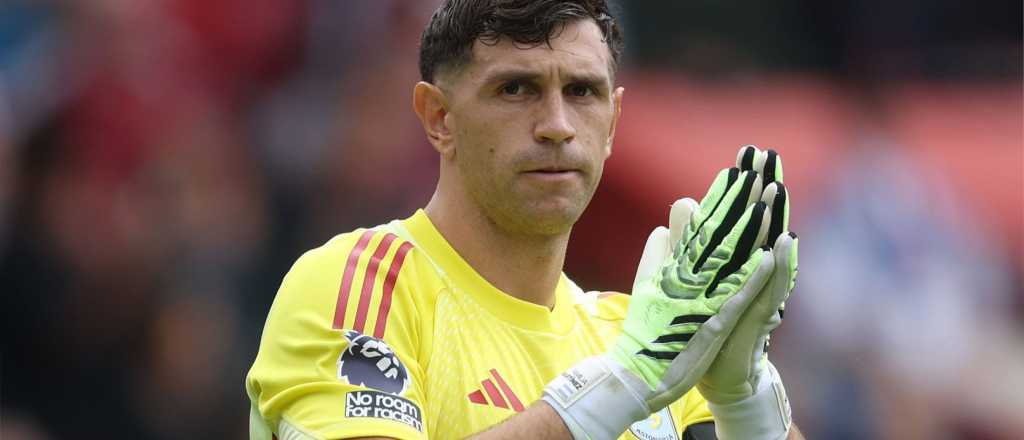 Video: el atajadón del Dibu Martínez que no alcanzó para Aston Villa